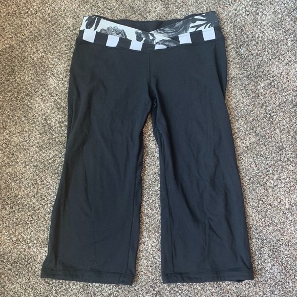 lululemon athletica Pants - RARE lululemon Capri Pants
